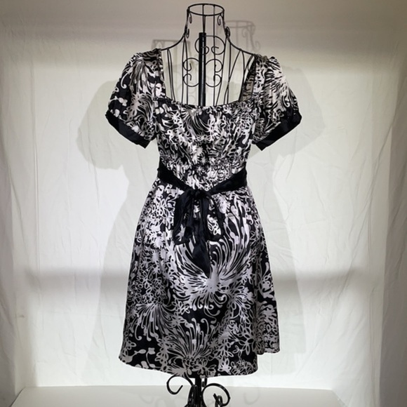 Guess Jeans | Juniors Black/White Print Dr… - Picture 3 of 7